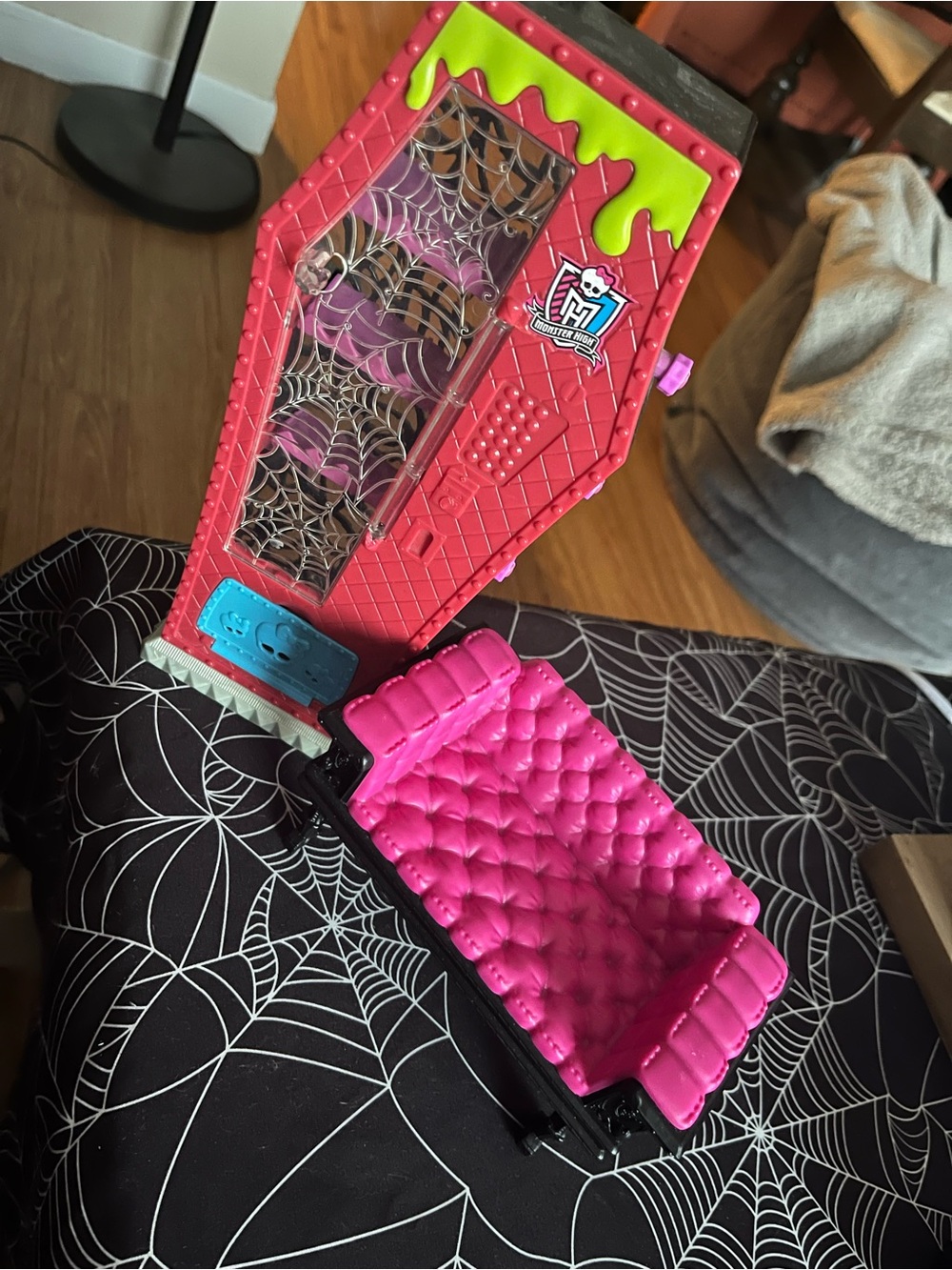 Monster high furniture couch and vending machine